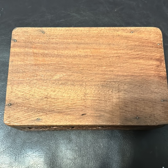 Vintage hand carved wooden Jewelry Box - Picture 3 of 3
